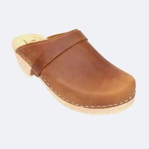Classic Brown Clogs in Oiled Nubuck Leather
